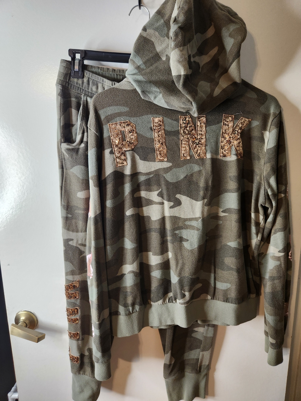 PINK Victoria's Secret Womens Camo Sweatsuit - Olive Green Sequin Logo